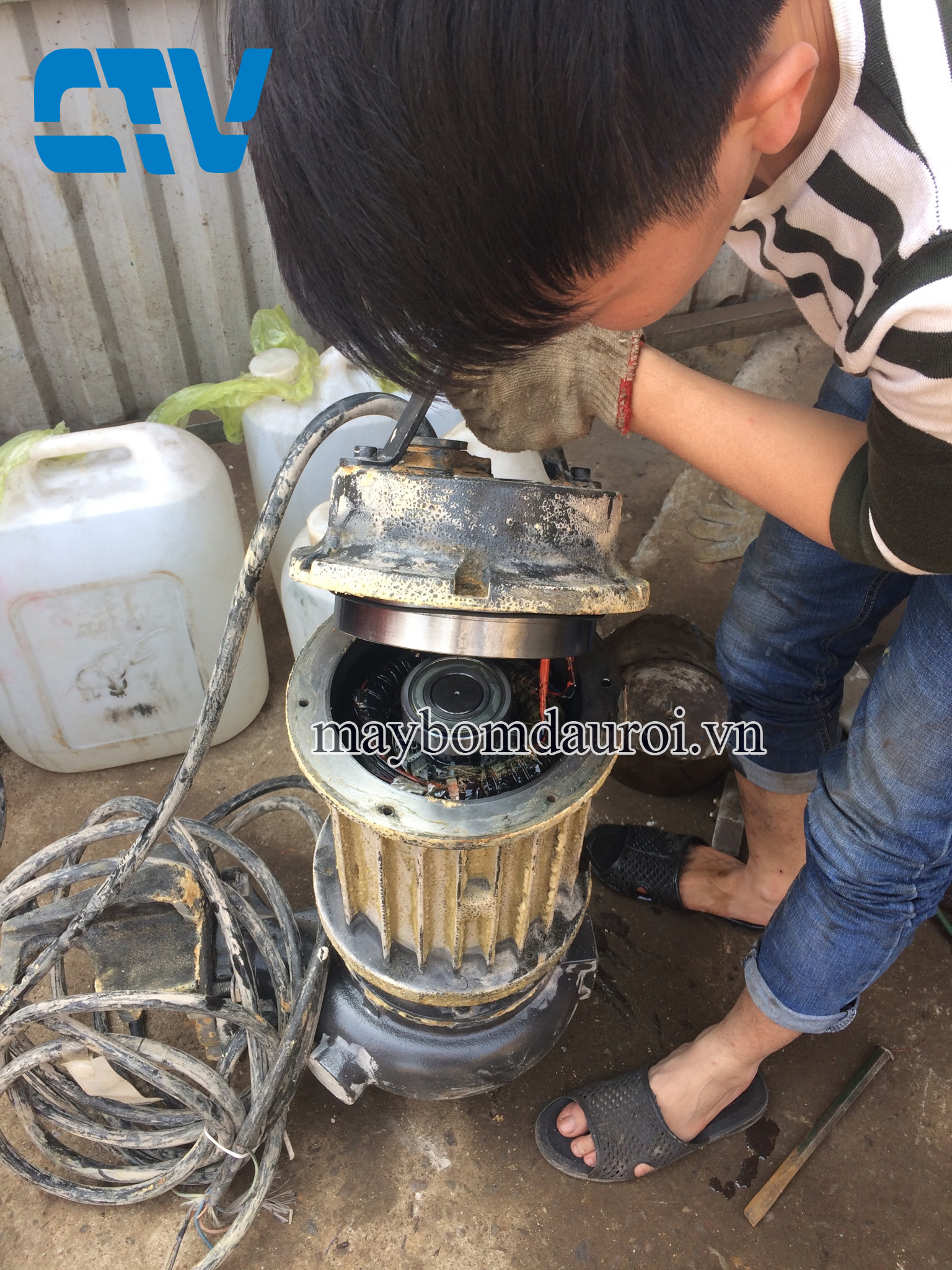 Quấn lại động cơ máy bơm nước thải Tsurumi nhanh chóng, chất lượng